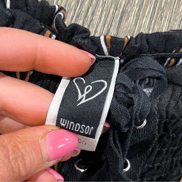 Windsor Crop Top Small Black Striped Lace Up Front Off The Shoulder Smocked - Picture 4 of 4